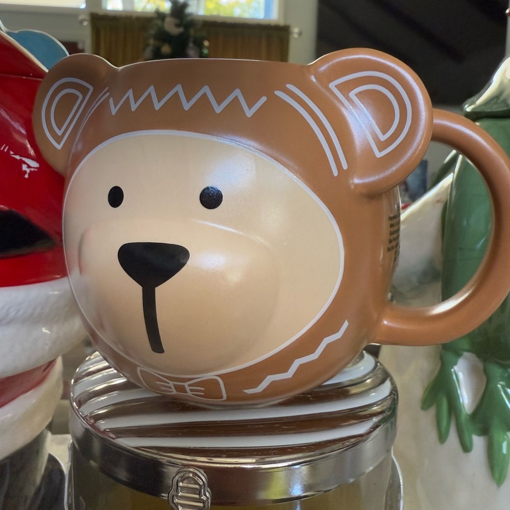 Starbucks limited edition LATAM holiday release bear mug